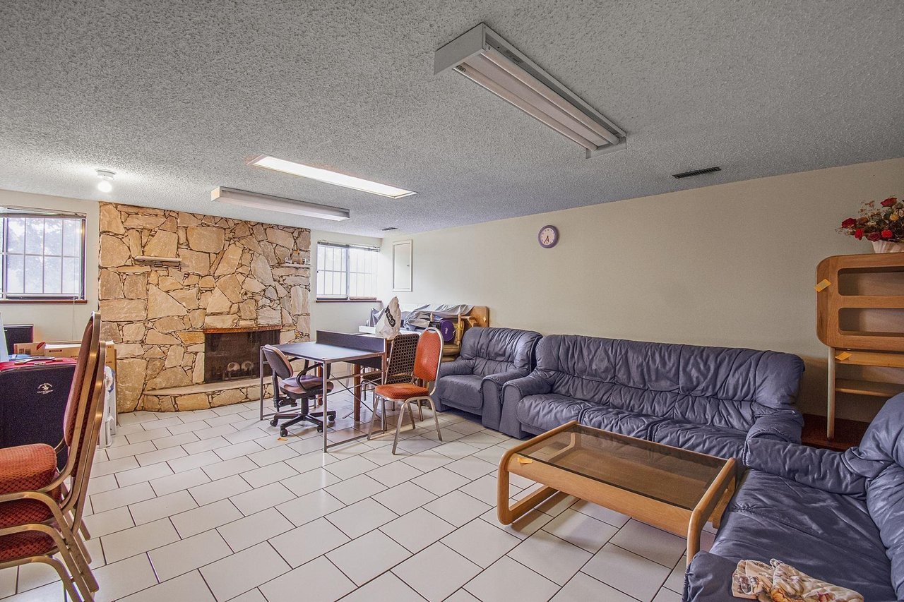 2920 Camrose Dr