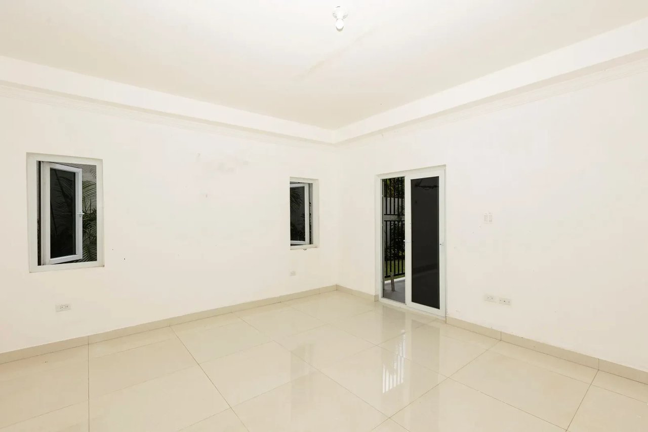 Unit 13, 10 Russell Heights