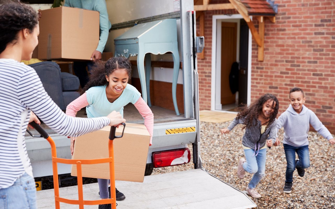 Should I Hire Professional Movers?