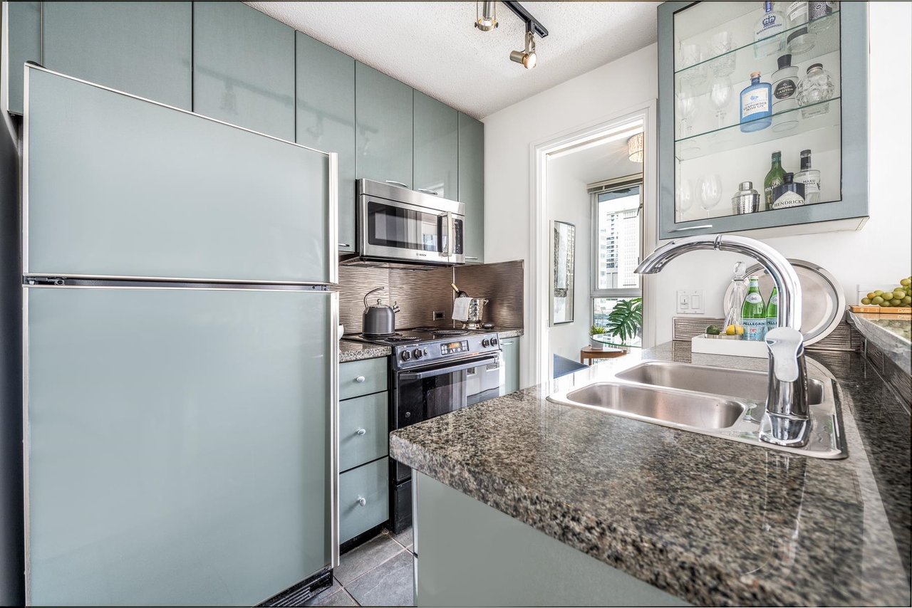 702-1068 Hornby Street, Vancouver