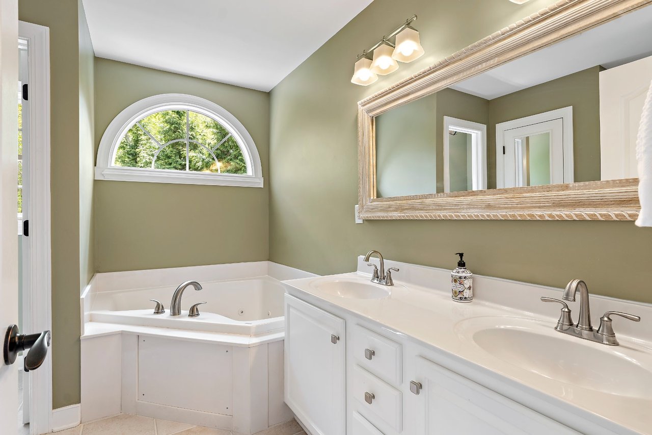 3513 Kings Farm Drive