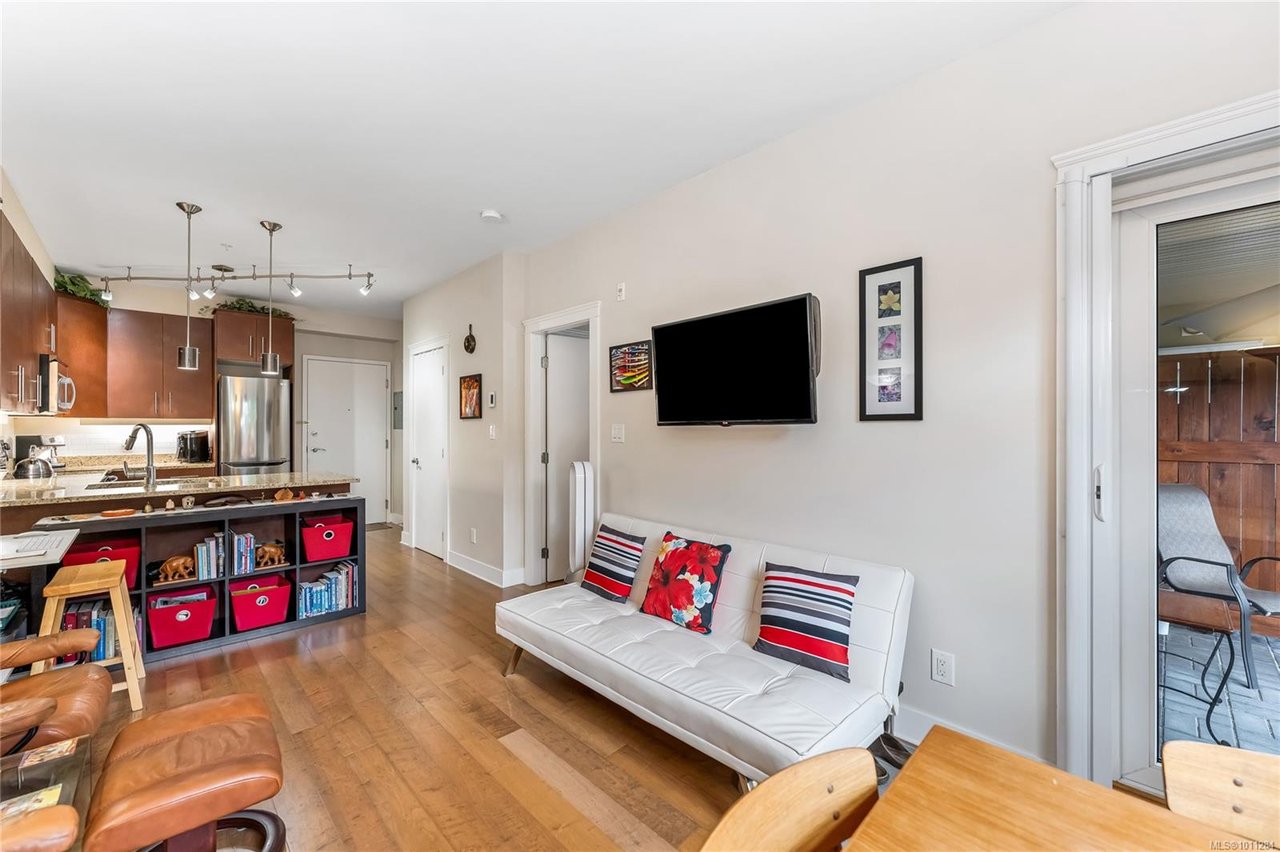 109-21 Conard St