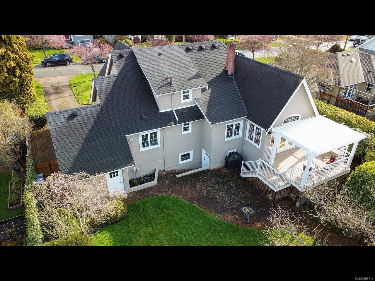 2761 Dewdney Ave