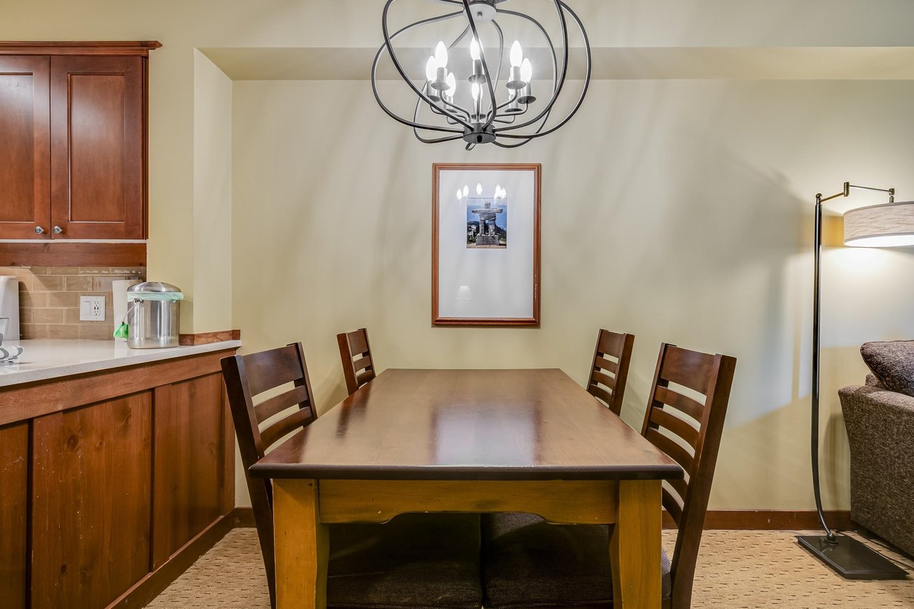 404 G4-4653 Blackcomb Wy