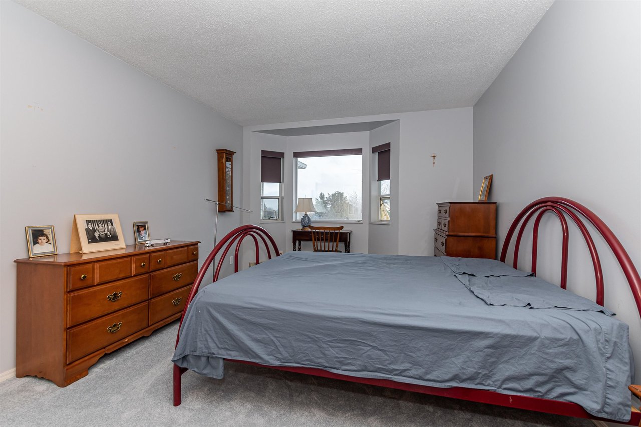 313-8725 Elm Dr