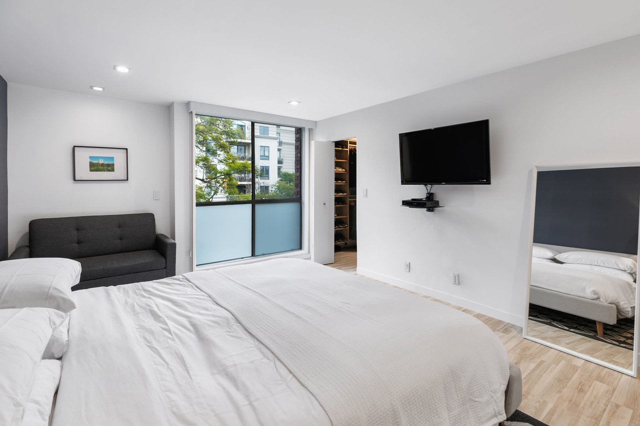 429 N Oakhurst Dr Unit: 201