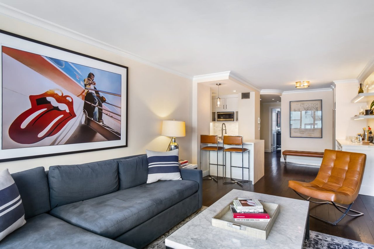 210 E 15th St, #7L