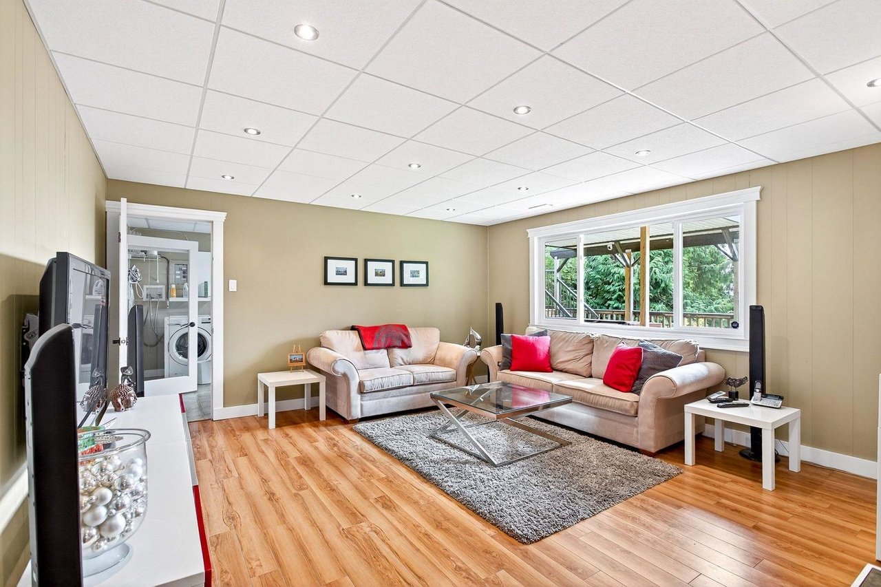 320 Dartmoor Dr