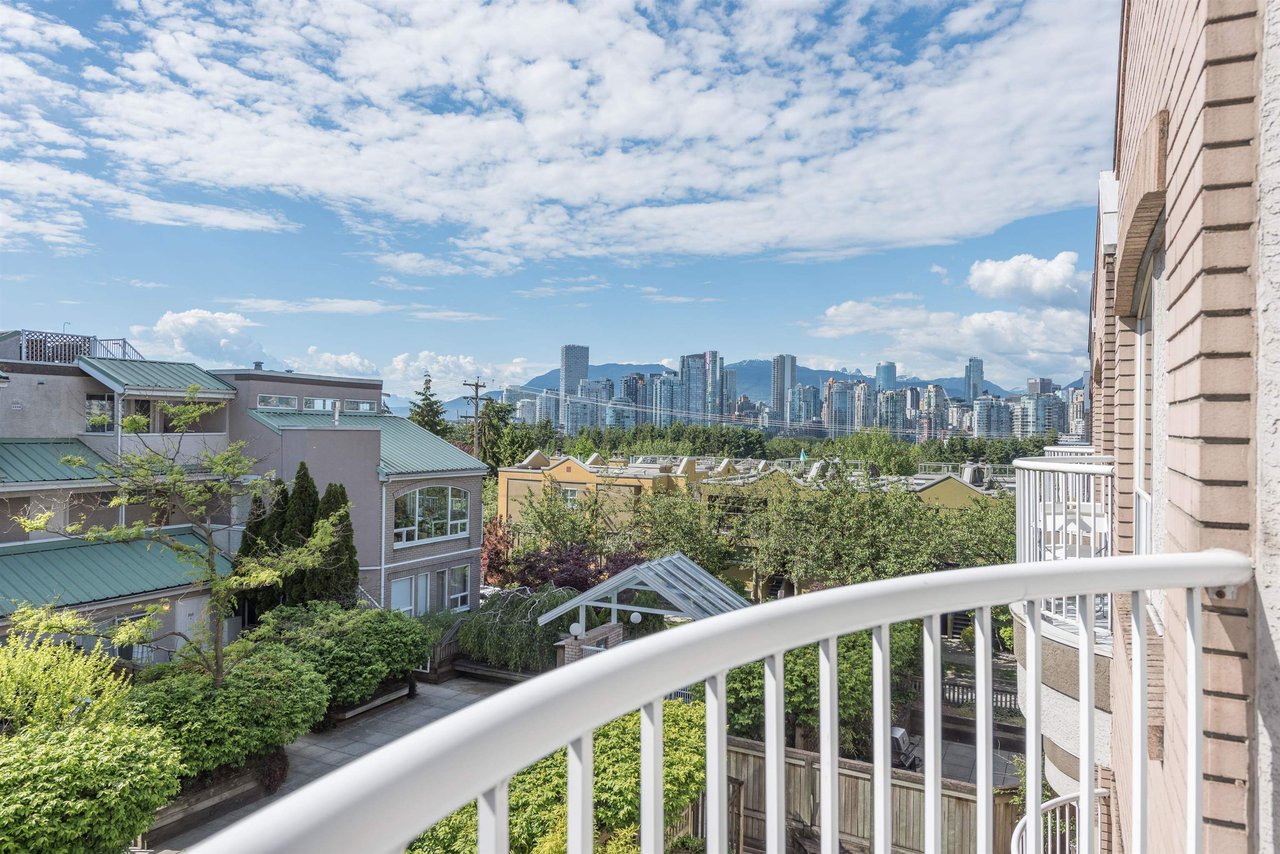 208-788 W 8th Ave