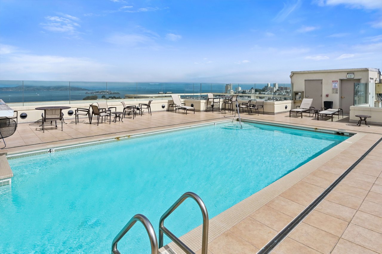Large Condo & Terrace at 2200 Pacific