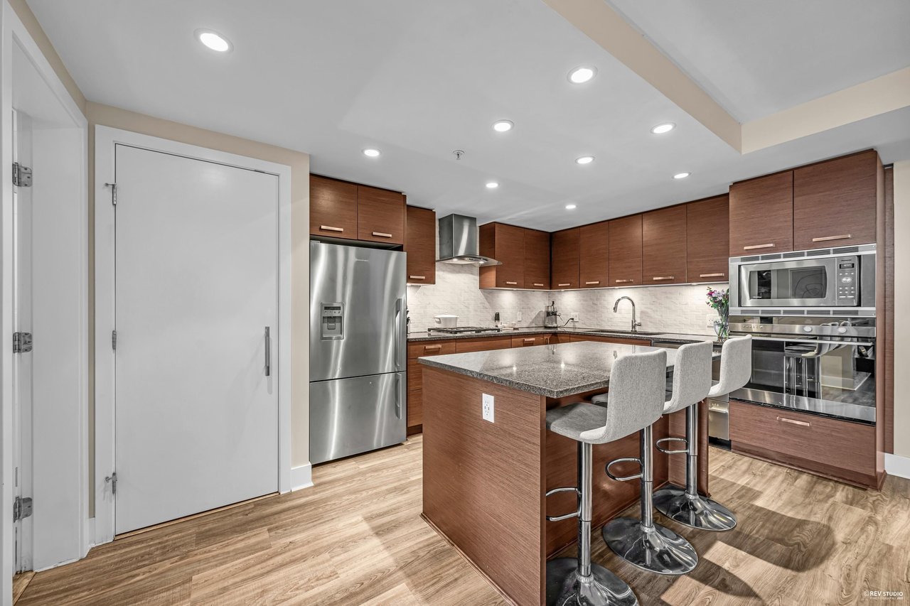 303-210 W 13th St
