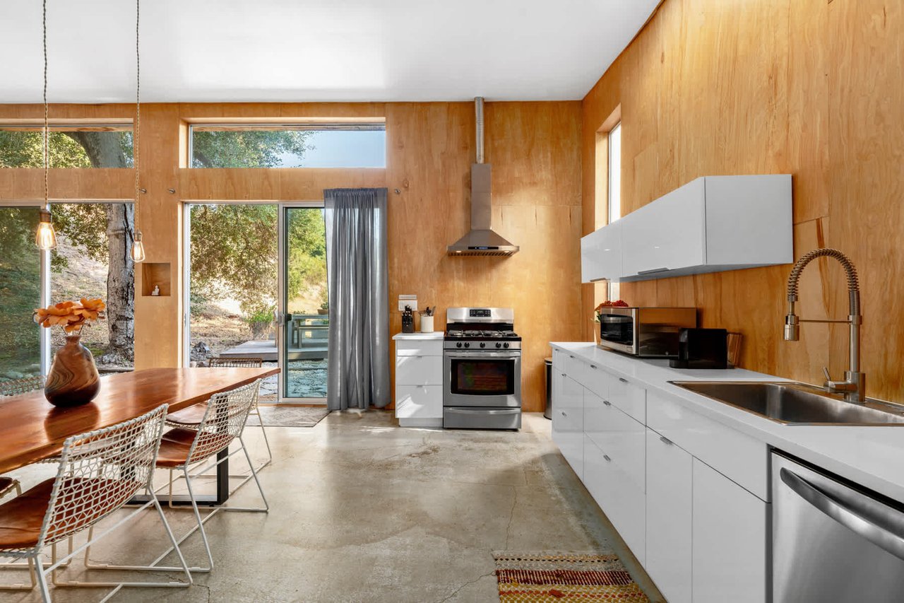 1518 Valley Drive, Topanga
