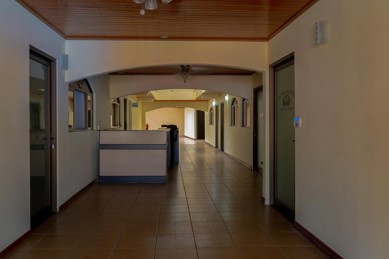 Prime Corner Commercial Building, Perez Zeledon, San Jose