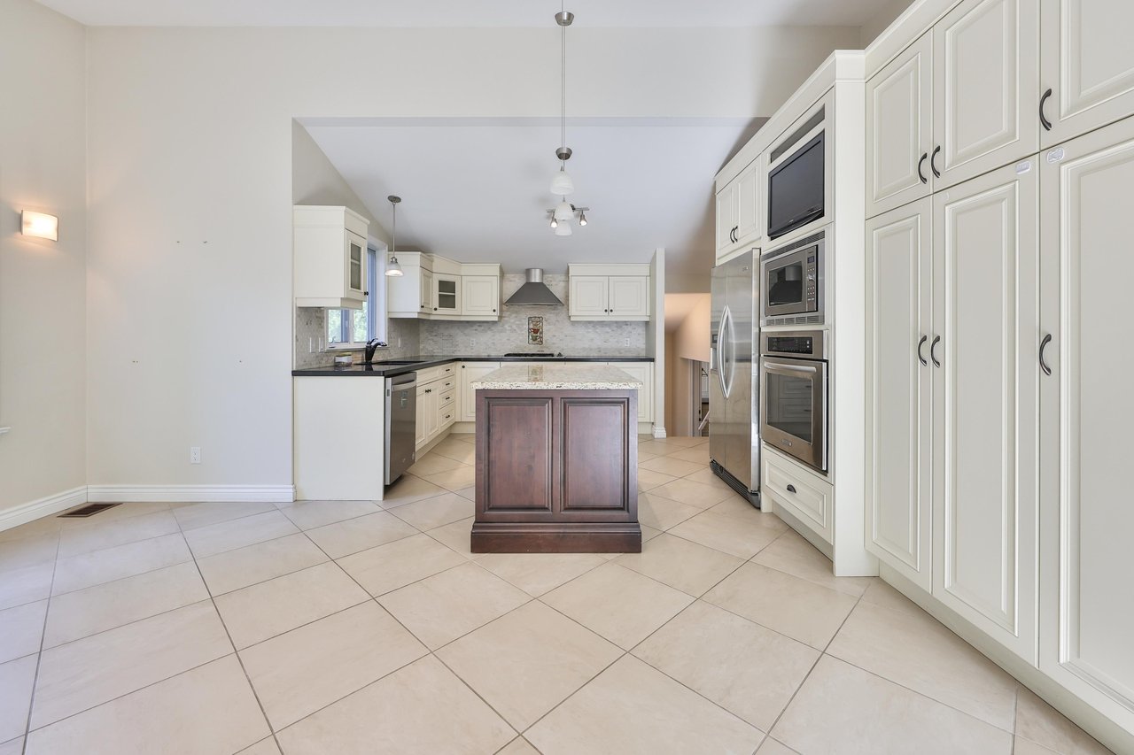 240 Tweedsdale Crescent Oakville