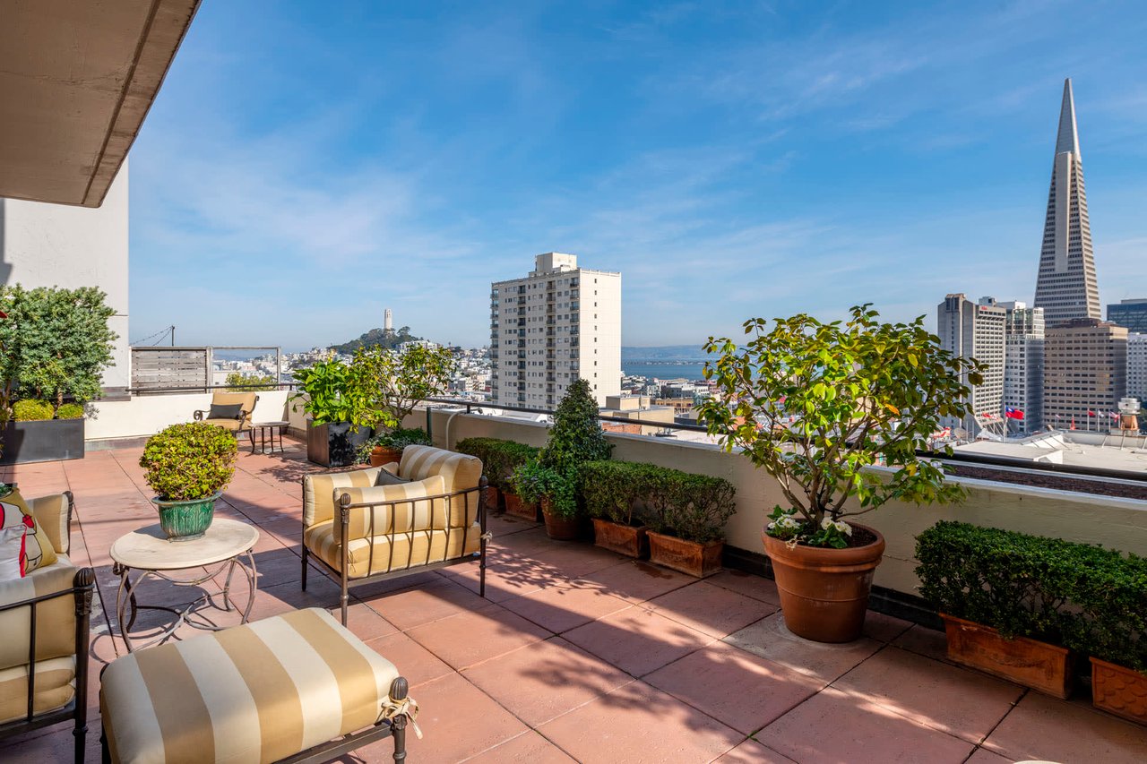 Indoor/Outdoor Living with a View