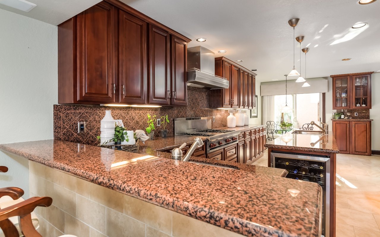 83 Leeds Ct, E