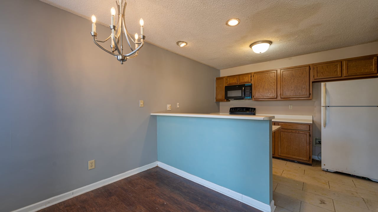 1 Bedroom Condo in Madison City!! Great Price!!