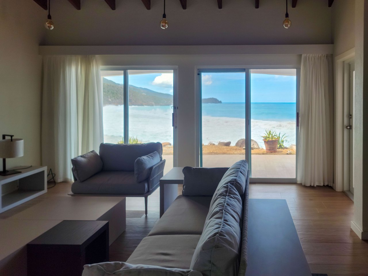 036 Villa 28 Lambert BeachFront