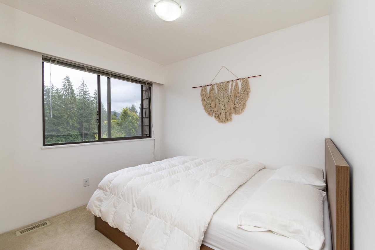 1148 Deep Cove Road, North Vancouver