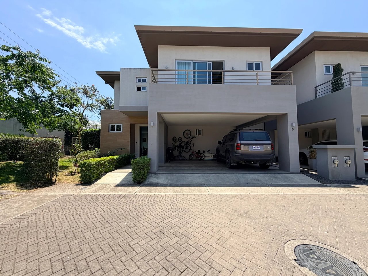 Contemporary Corner Condo, Santa Ana, San Jose