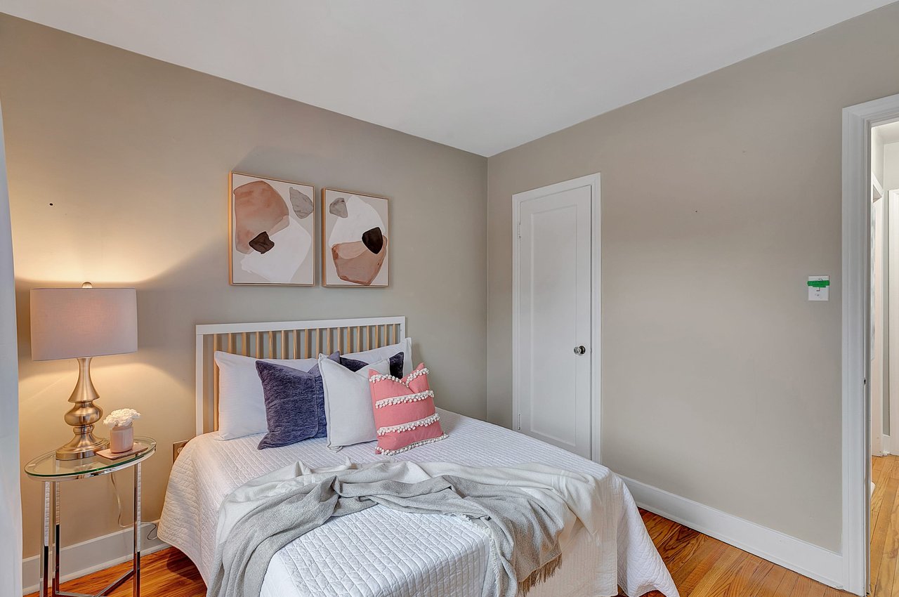44 Elizabeth St S