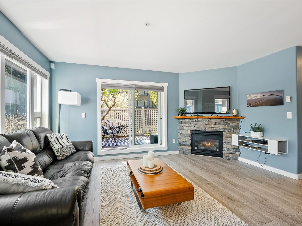 102-1460 Pemberton Ave