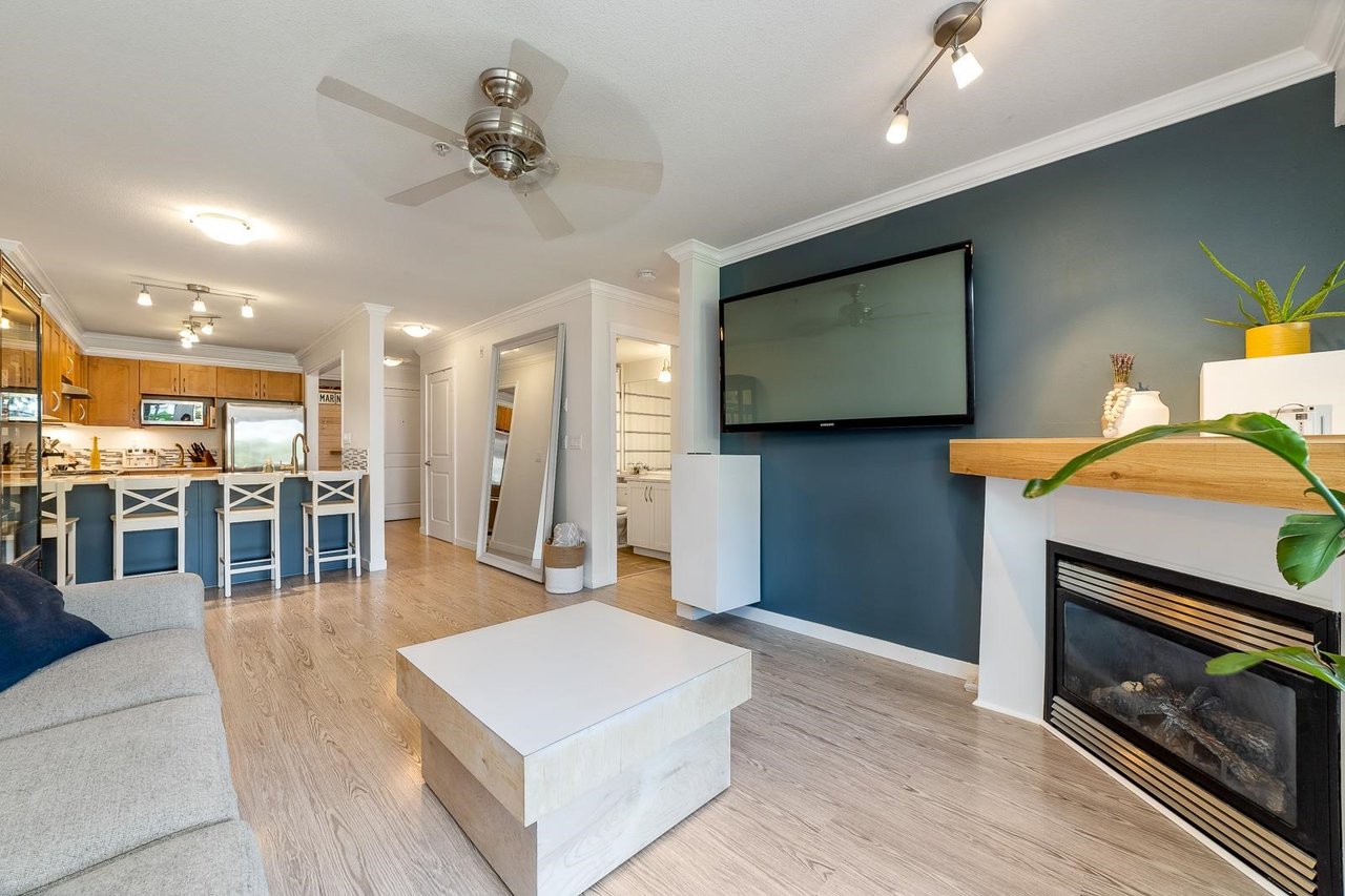 110-15621 Marine Dr