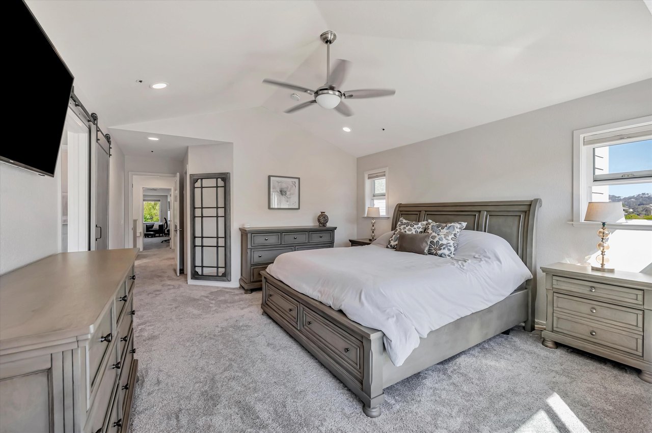17 Crystal Creek Ct