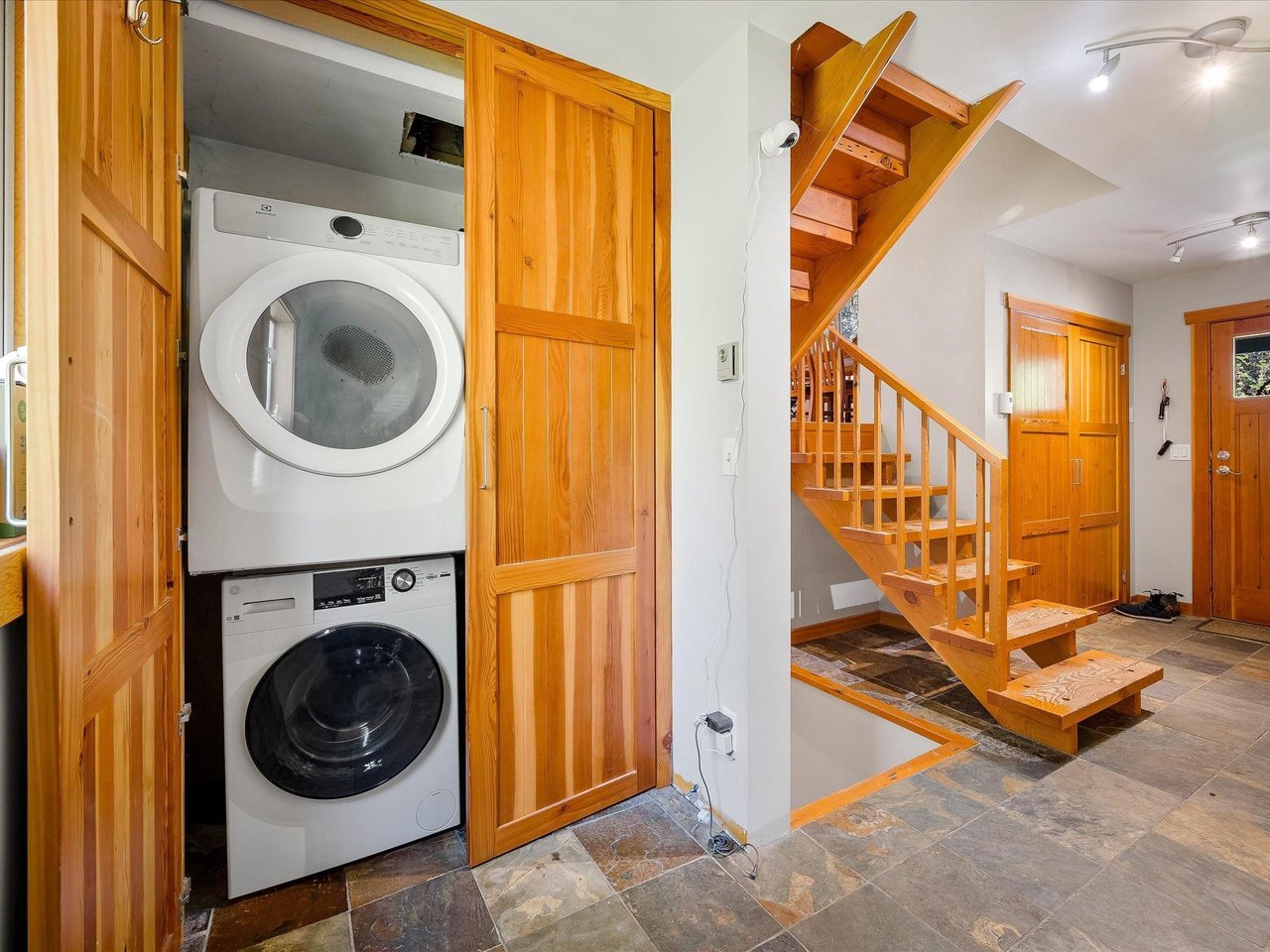 1349 Elmwood Dr