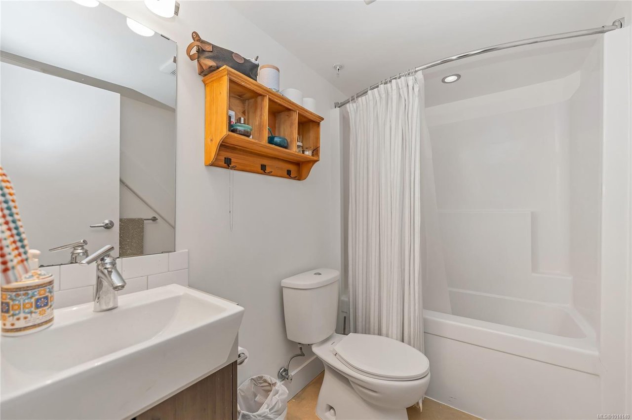203-562 Yates St, Victoria