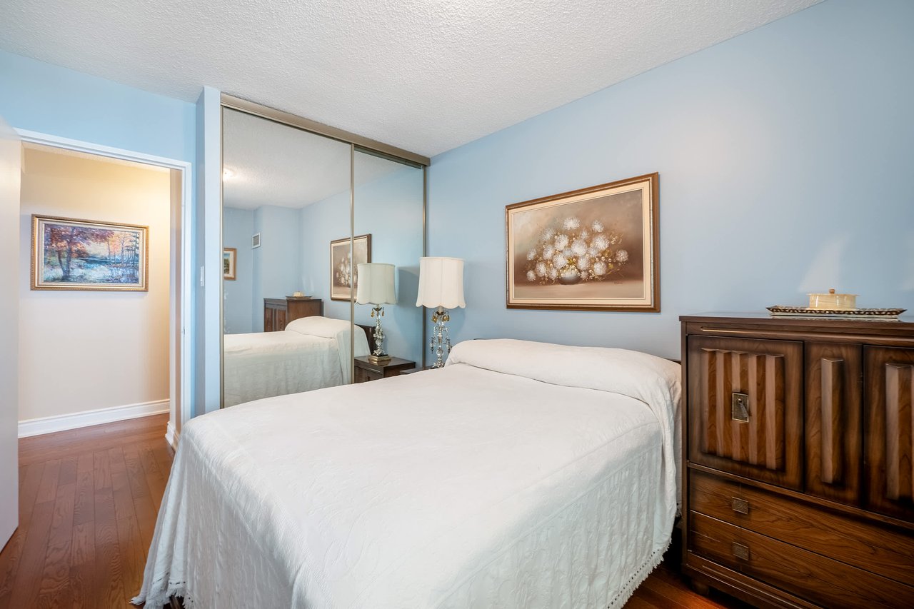 820 Burnhamthorpe Road #702
