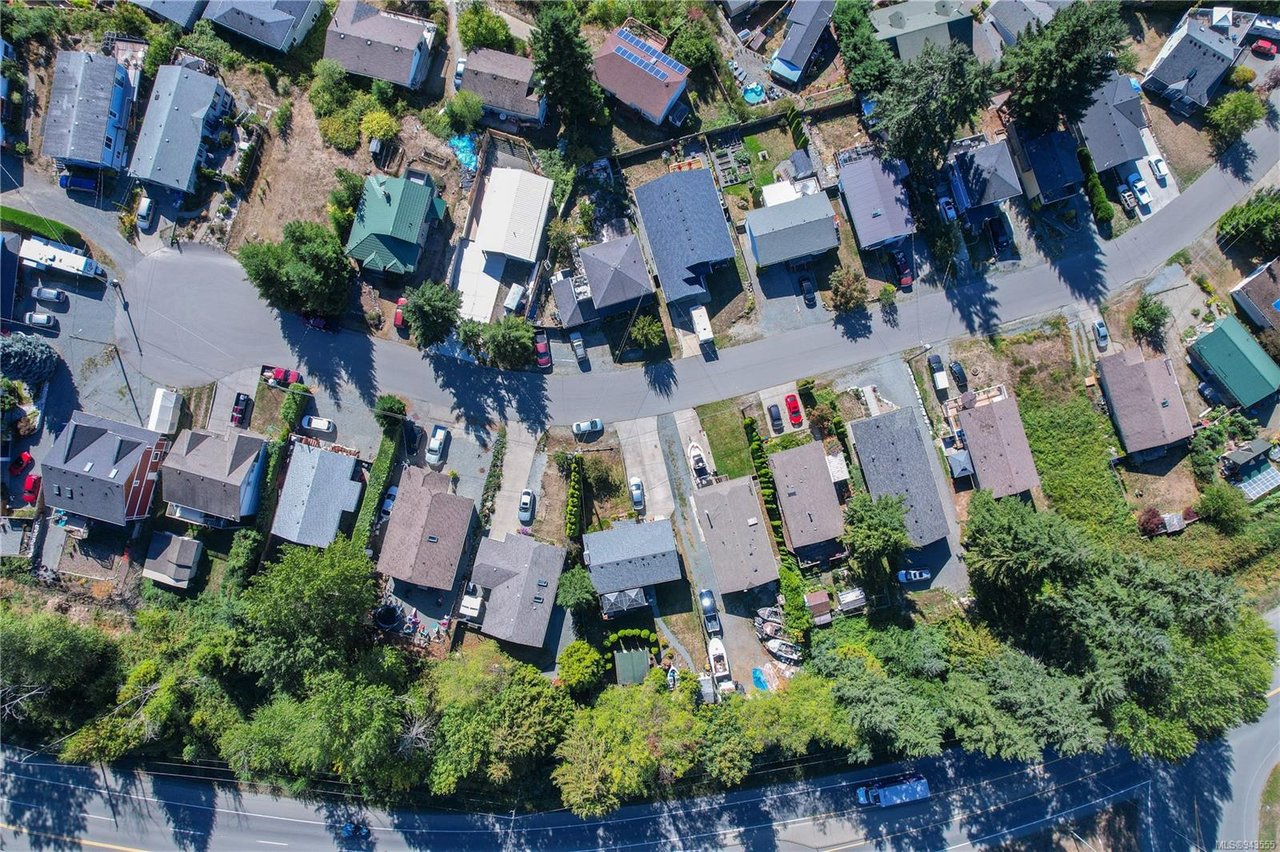 305 Lake Park Rd, Lake Cowichan