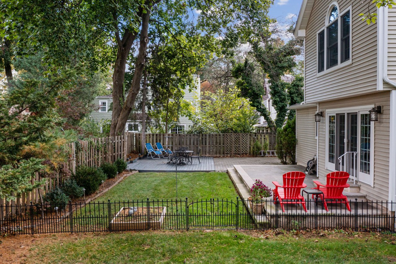 53 Colonial Way