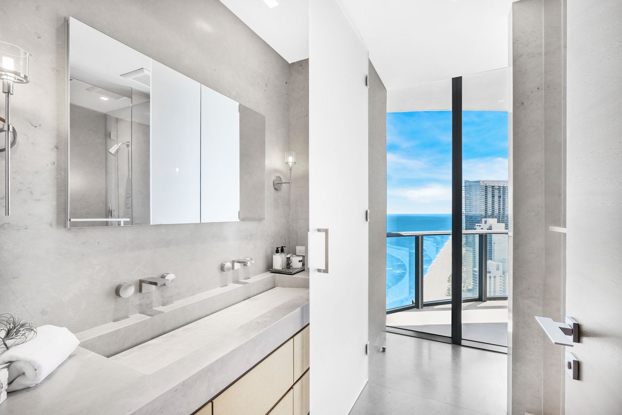 Regalia Sunny Isles PH 43