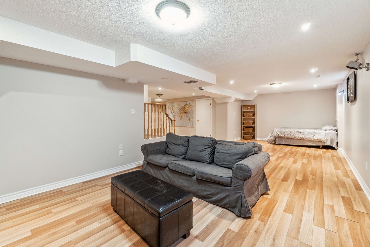 4 Bedroom Home located on a Quiet Court backing onto Greenspace