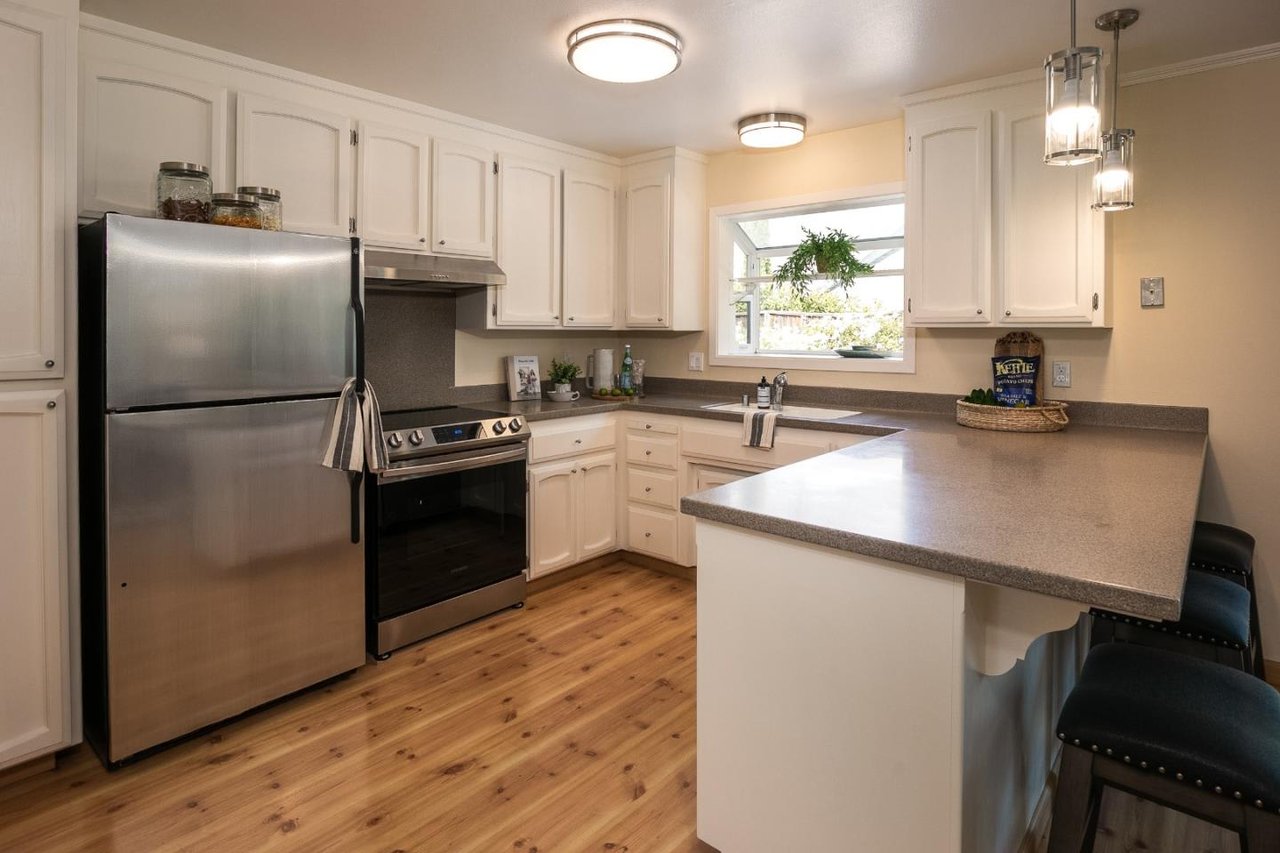 1079 Gruwell Pl