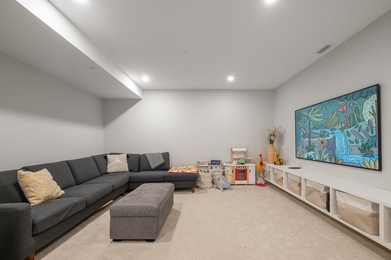 732 Westmoreland Cres