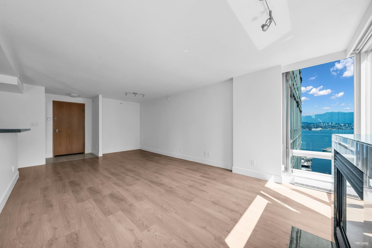 1303-499 Broughton St