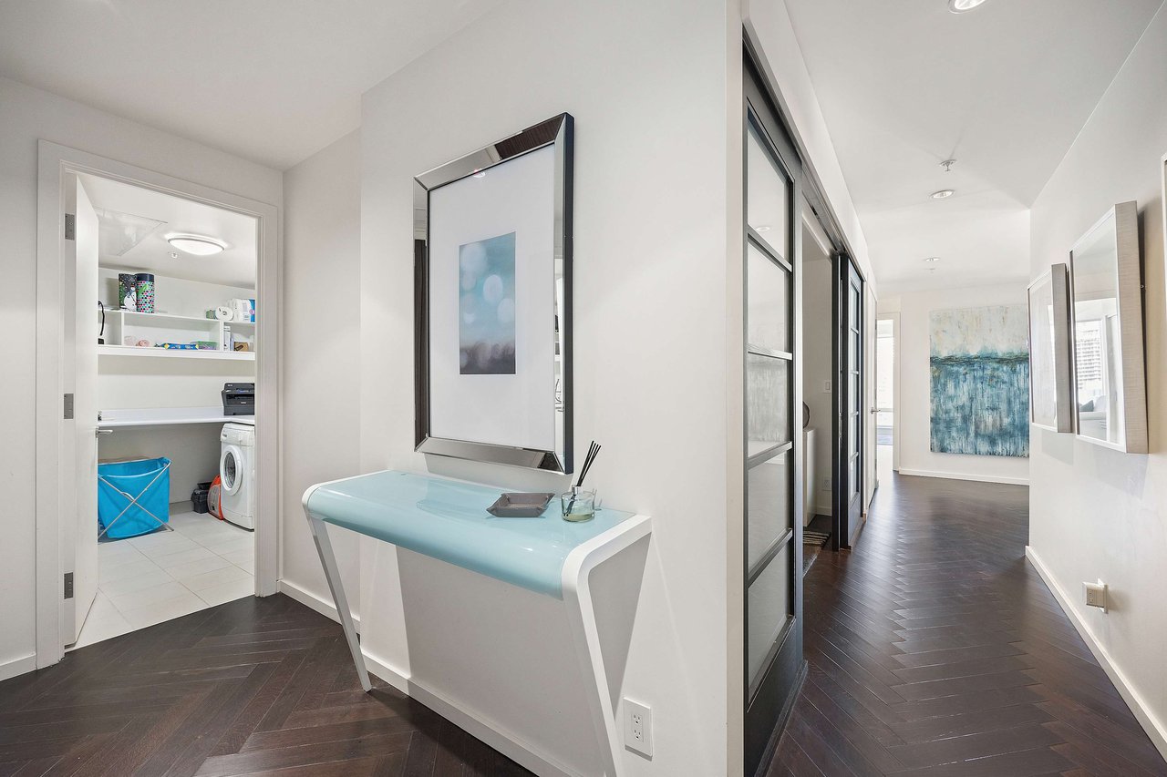 Suite 3006- 180 University Avenue