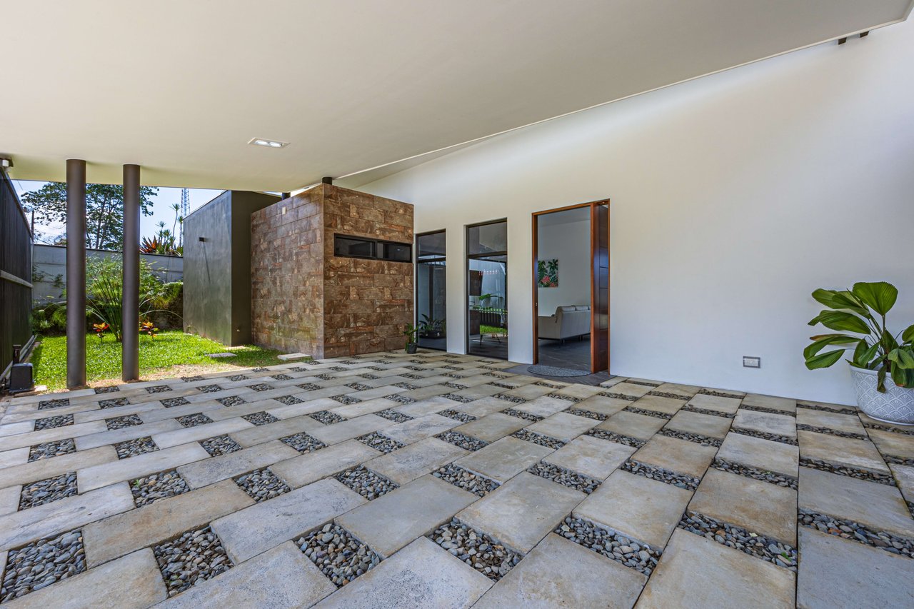 Stylish 3 bed, 3 bath Brand New  Villa in Uvita. 