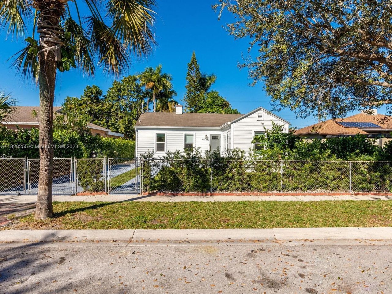 1867 SW 18th St