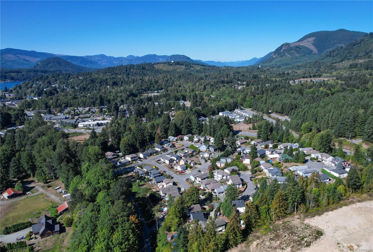 305 Lake Park Rd, Lake Cowichan