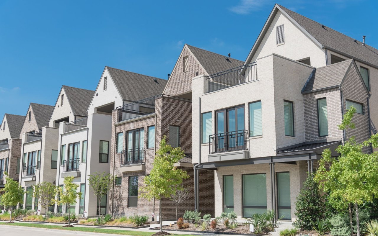 beautifully lined townhouses in Richardson