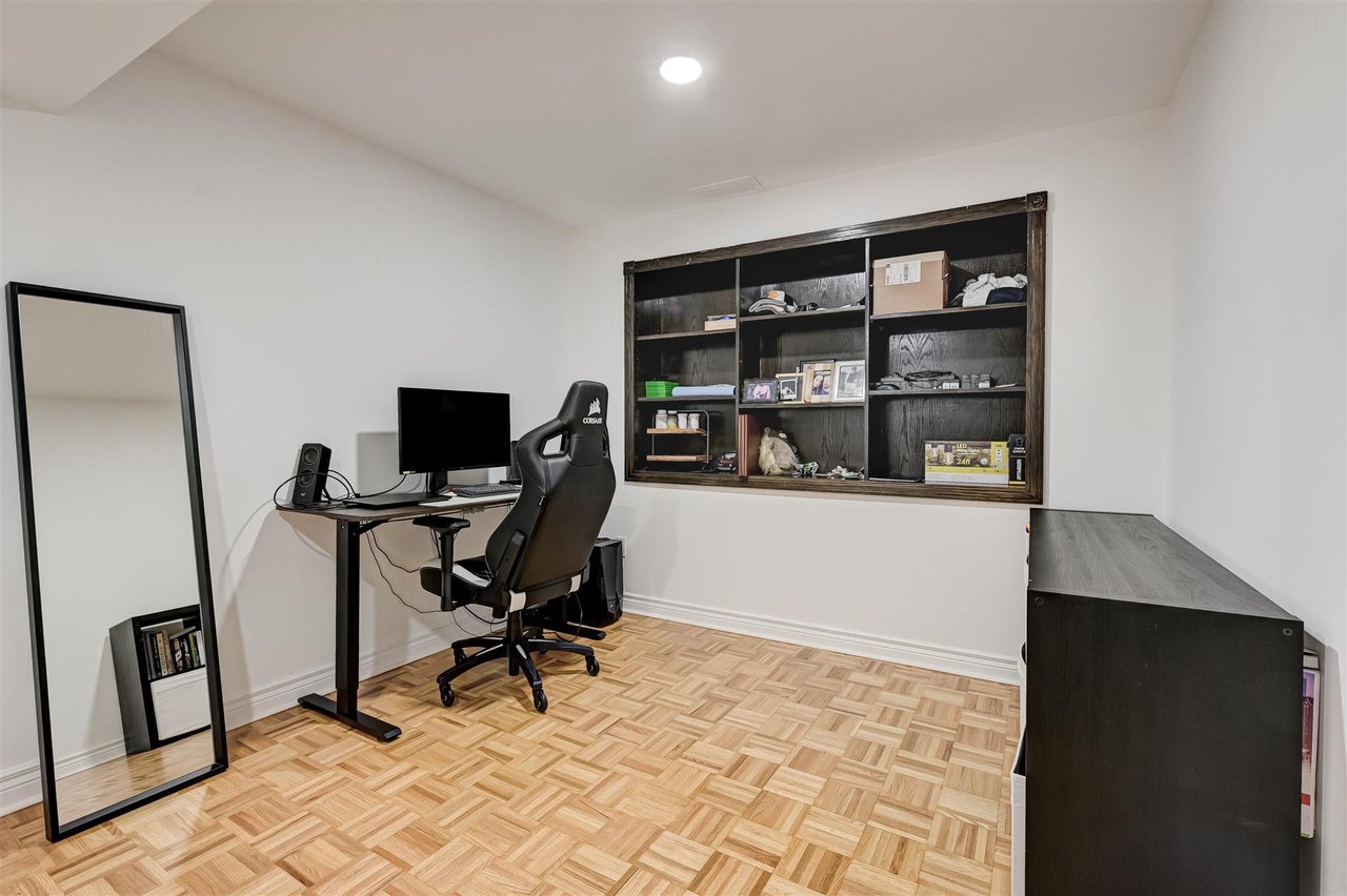 26 Bethune Blvd