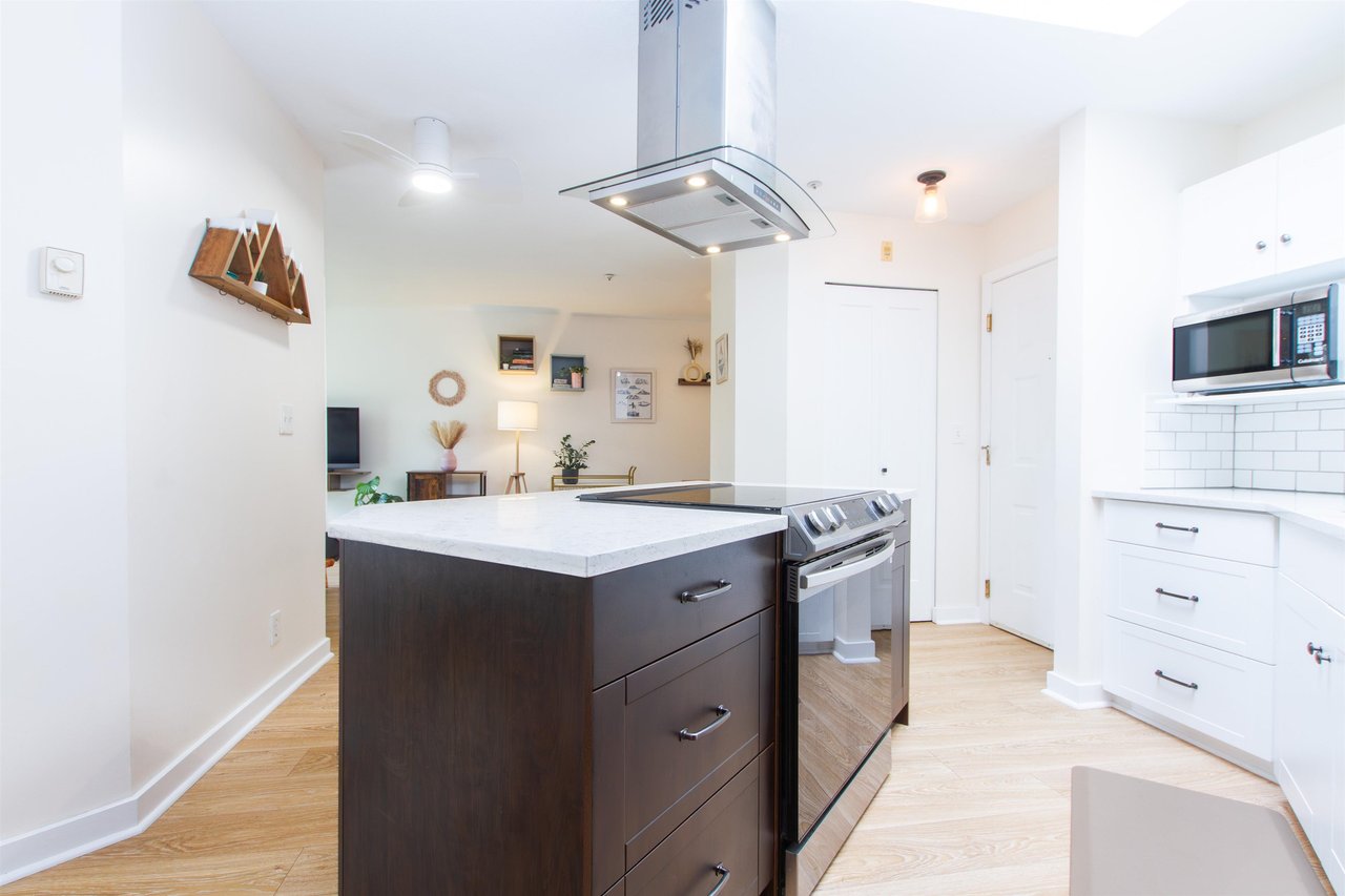 E304-40180 Willow Cres