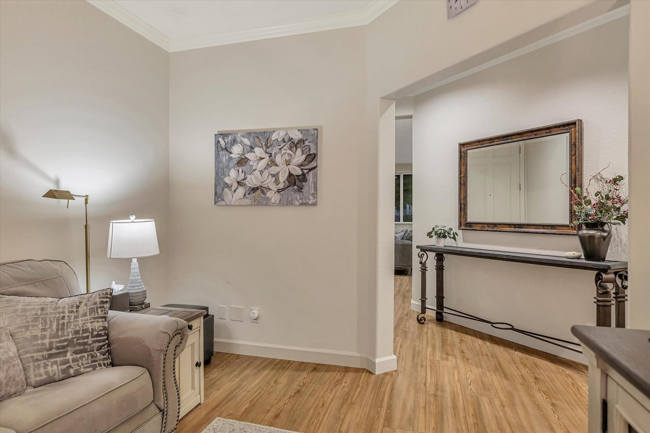 17 Crystal Creek Ct