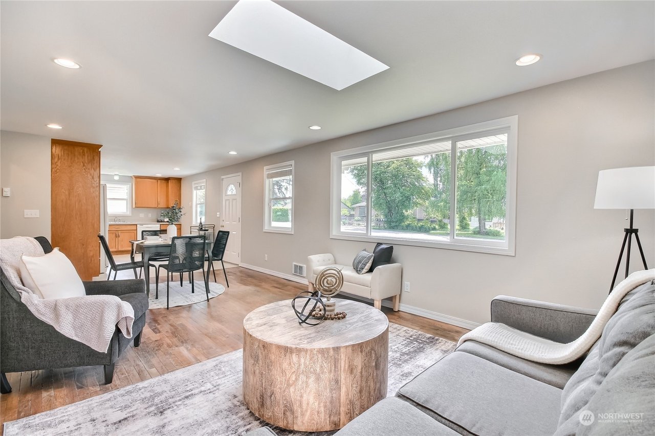 29 W Intercity Ave