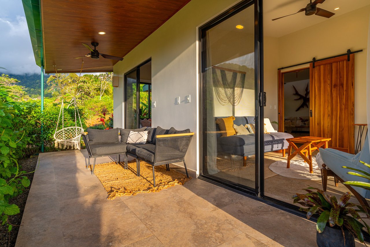 Contemporary Home and Guest House, Ojochal, Puntarenas
