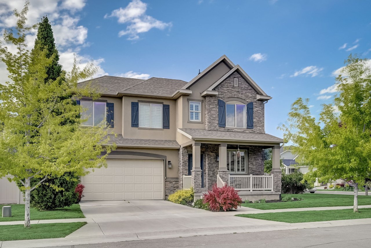 539 E Fireice Rose Ln
