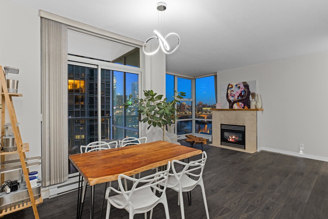 1003-1099 Marinaside Cres